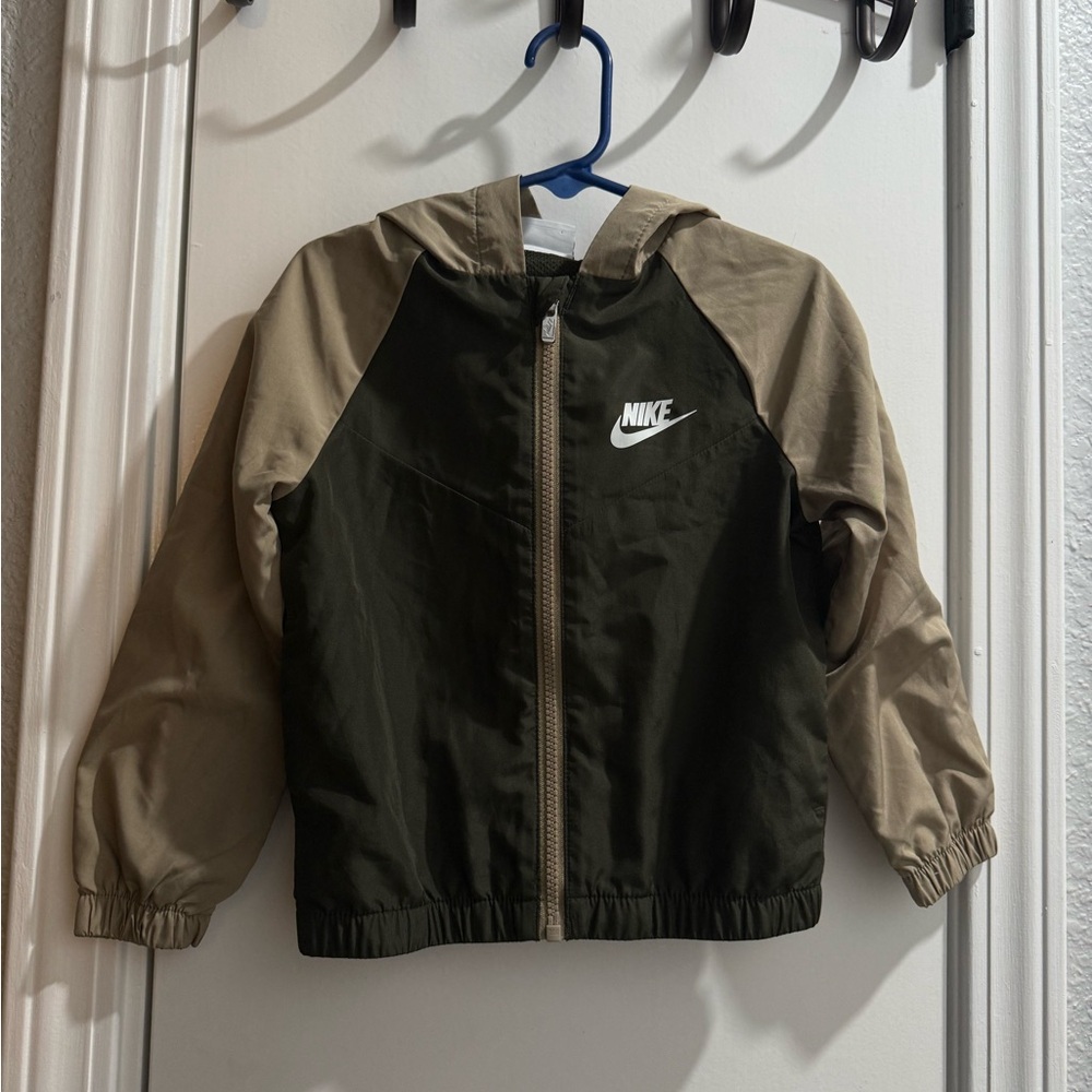 Nike Kids Windbreaker – Olive/Tan 3T